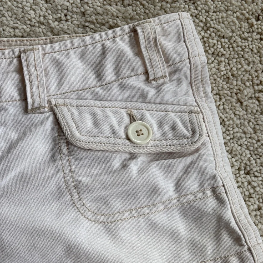 Vintage Hollister Women's Cream Cargo Shorts - Picture 3 of 12